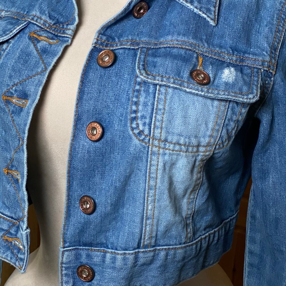 Vintage Y2K Old Navy Cropped Denim Jacket Lightwash Stitch Detail 100 Cotton Y2K - Picture 7 of 16